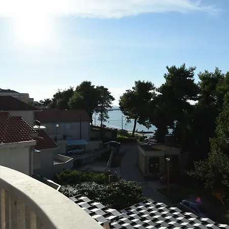 兹拉特科别墅公寓 *