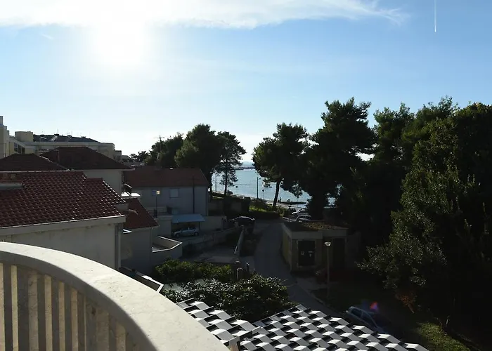 兹拉特科别墅公寓 *