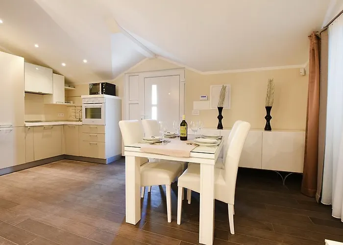 兹拉特科别墅公寓 * 扎达尔